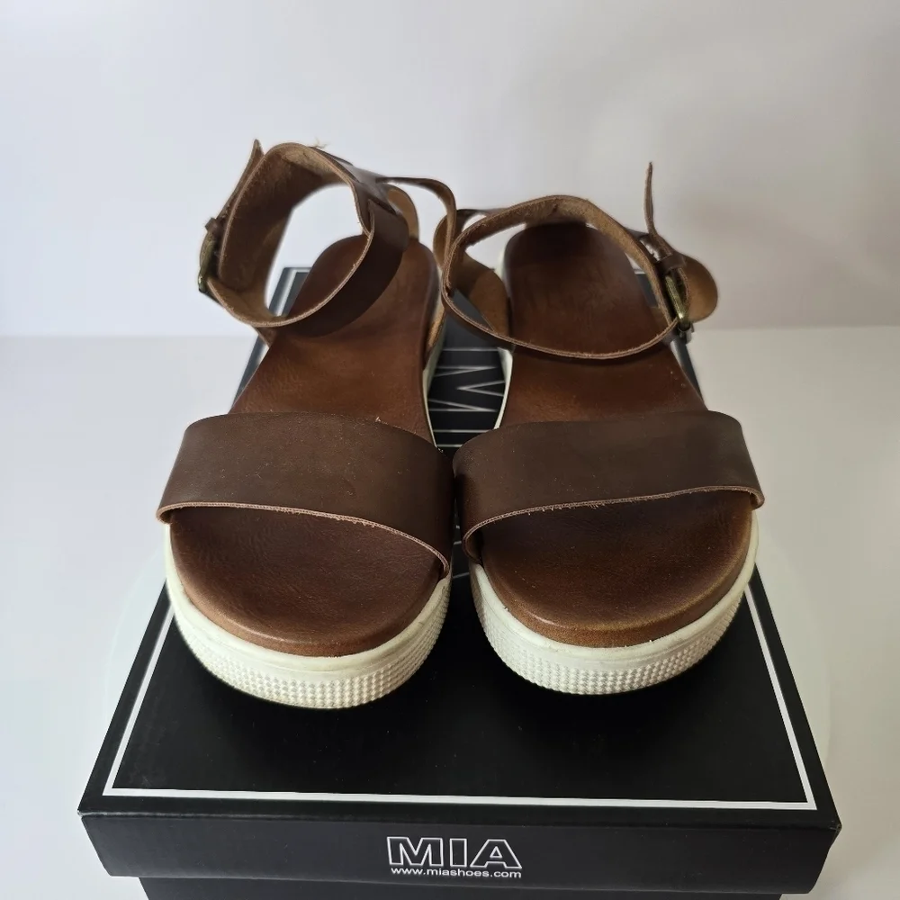 ⭐️40% Off⭐️ MIA Ellen Sandals in Cognac